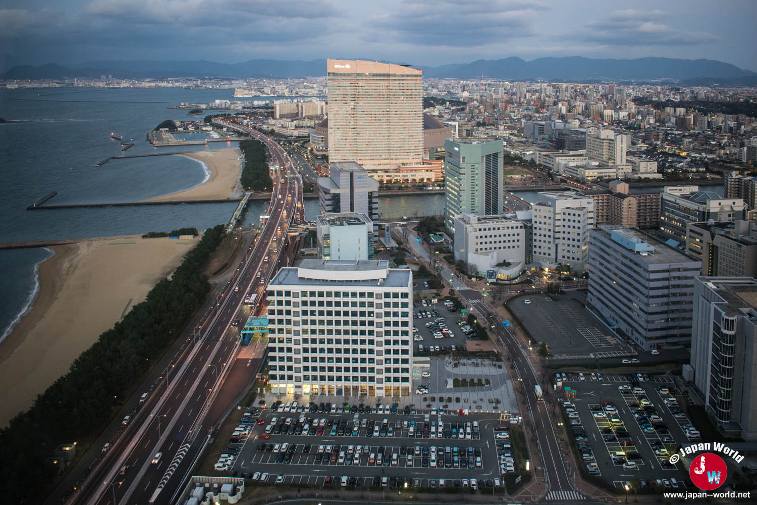 Plage de Momochi, littoral et immeubles vus depuis la Fukuoka Tower